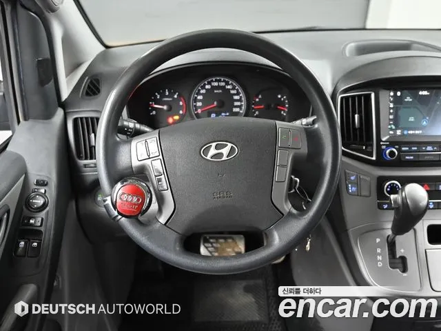 Hyundai Starex 2017 — фото 13