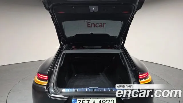 Porsche Panamera 2021 — фото 19