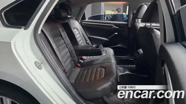 Volkswagen Passat 2018 — фото 12