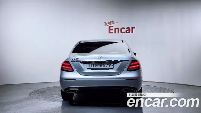 Mercedes-Benz E-Class 2017 — фото 4