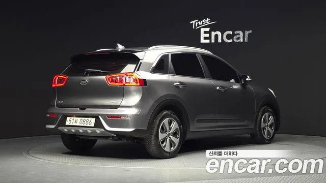 Kia Niro 2017 — фото 2