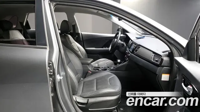 Kia Niro 2017 — фото 10