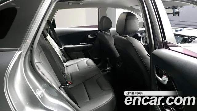 Kia Niro 2017 — фото 12