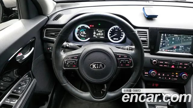 Kia Niro 2017 — фото 13