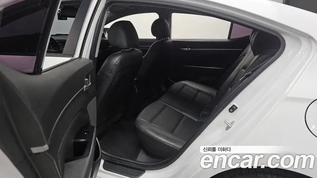 Hyundai AVANTE 2020 — фото 11
