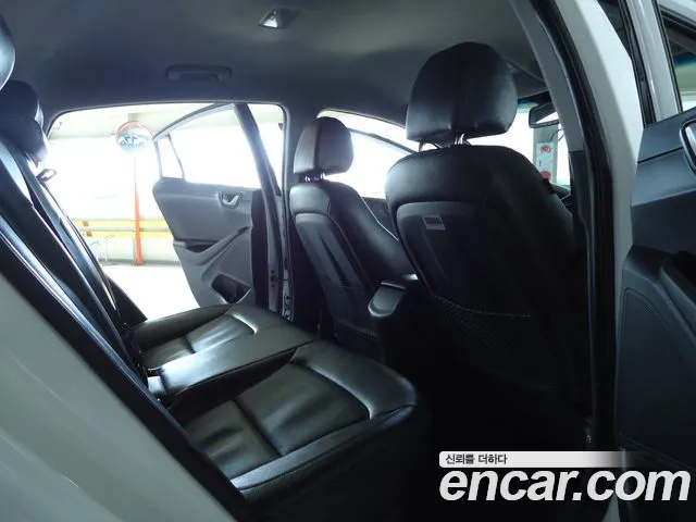 Hyundai Ioniq 2017 — фото 18