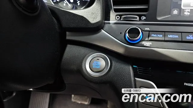 Hyundai AVANTE 2016 — фото 18