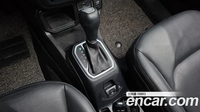 Jeep Renegade 2018 — фото 9