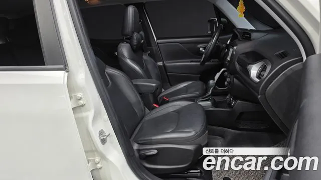Jeep Renegade 2018 — фото 11