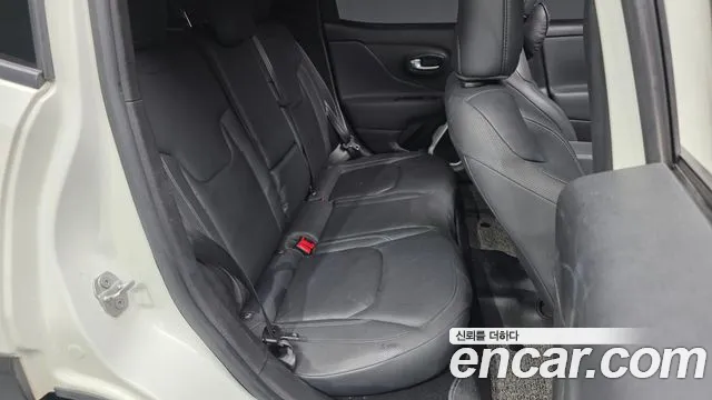 Jeep Renegade 2018 — фото 12