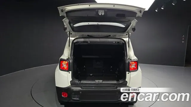 Jeep Renegade 2018 — фото 20