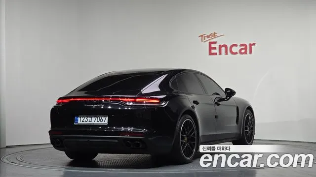 Porsche Panamera 2021 — фото 1