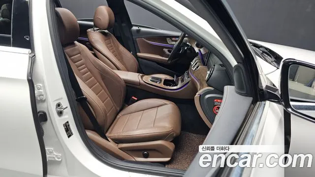 Mercedes-Benz E-Class 2021 — фото 11