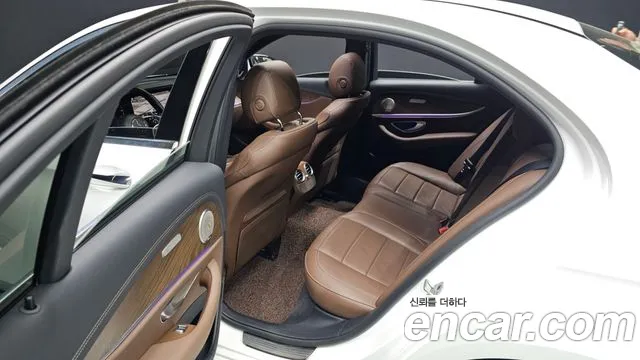Mercedes-Benz E-Class 2021 — фото 13