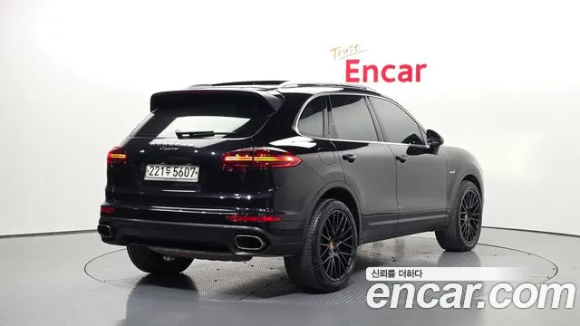 Porsche Cayenne 2015 — фото 2