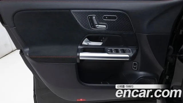Mercedes-Benz GLA-Class 2025 — фото 12