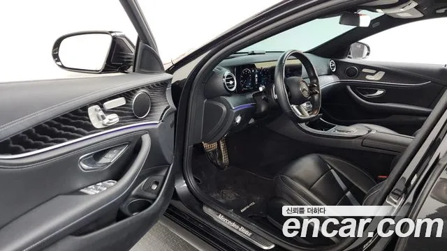 Mercedes-Benz E-Class 2021 — фото 10