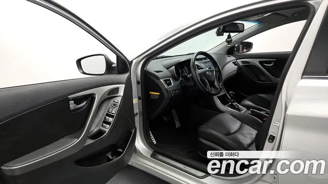 Hyundai AVANTE 2014 — фото 10