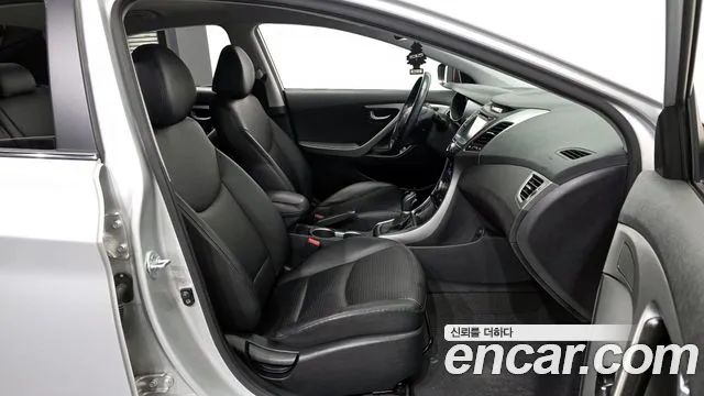 Hyundai AVANTE 2014 — фото 11