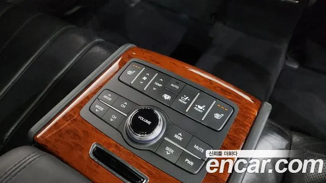 Hyundai Equus 2010 — фото 19