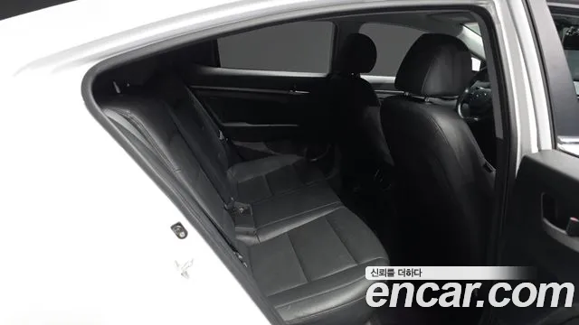 Hyundai AVANTE 2017 — фото 12