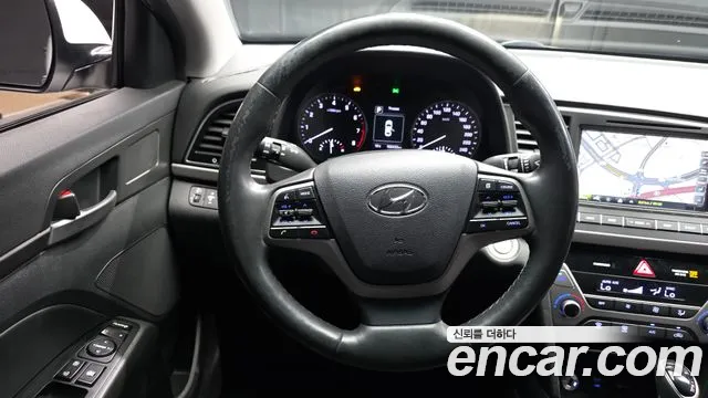 Hyundai AVANTE 2017 — фото 13
