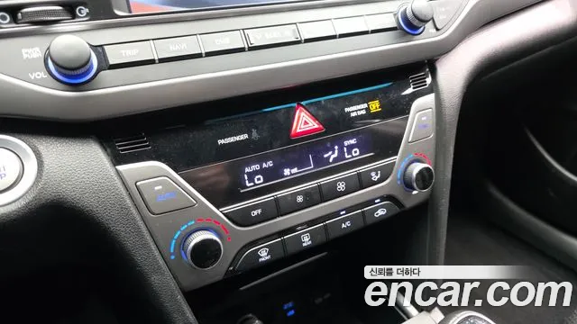 Hyundai AVANTE 2017 — фото 16