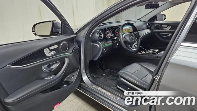 Mercedes-Benz E-Class 2018 — фото 10