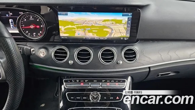 Mercedes-Benz E-Class 2018 — фото 15