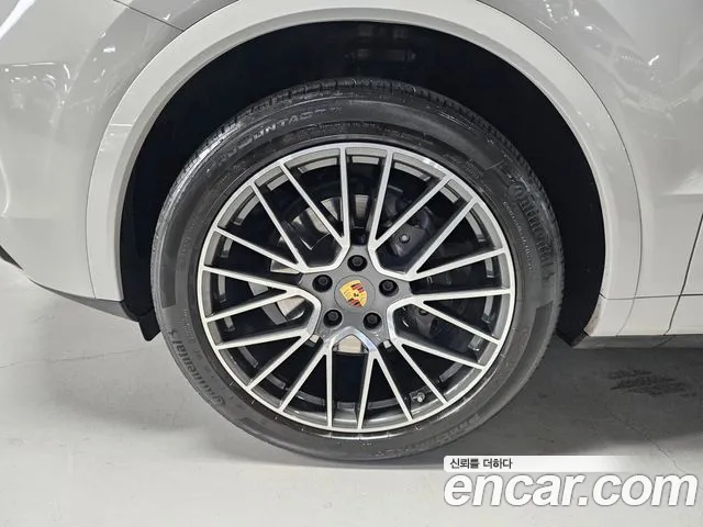 Porsche Cayenne 2020 — фото 17