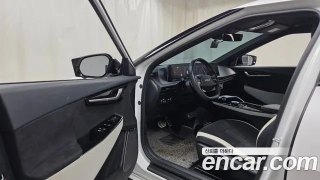 Kia EV6 2022 — фото 10