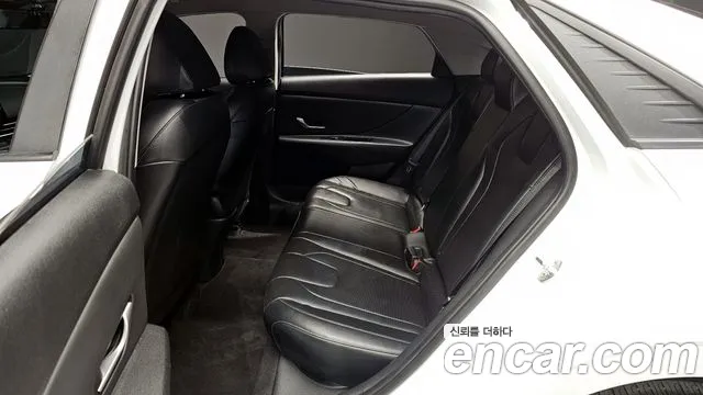 Hyundai AVANTE 2022 — фото 12