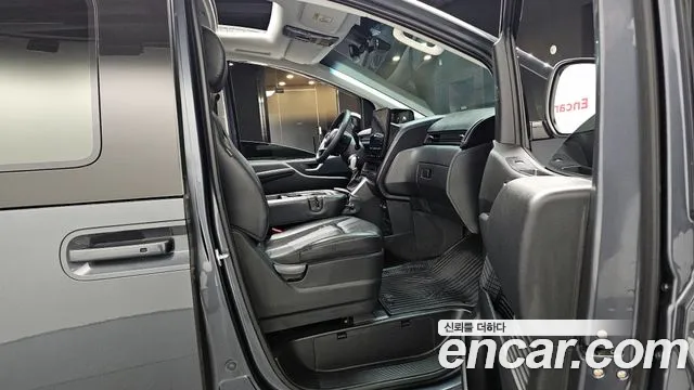 Hyundai Staria 2023 — фото 11
