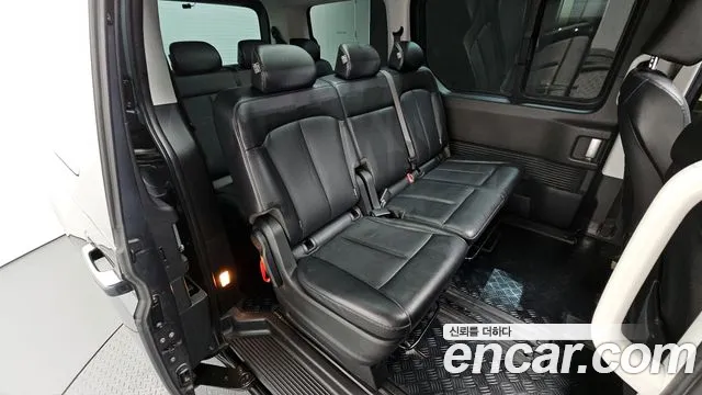 Hyundai Staria 2023 — фото 12