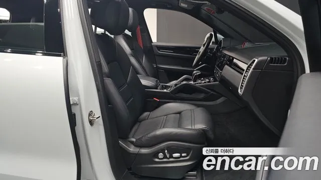 Porsche Cayenne 2019 — фото 10