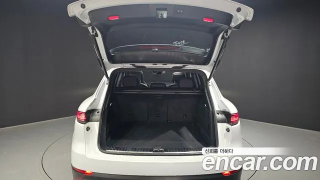 Porsche Cayenne 2019 — фото 20