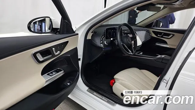 Mercedes-Benz E-Class 2025 — фото 10