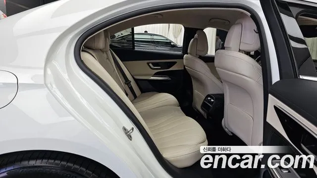 Mercedes-Benz E-Class 2025 — фото 12