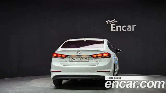 Hyundai AVANTE 2016 — фото 4