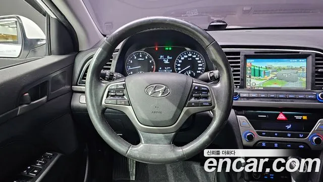 Hyundai AVANTE 2016 — фото 13