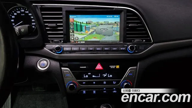 Hyundai AVANTE 2016 — фото 15