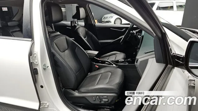 Kia Niro 2023 — фото 10