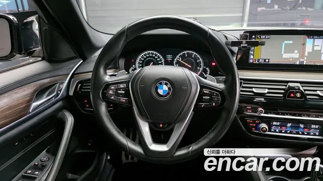 BMW 5-Series 2017 — фото 13