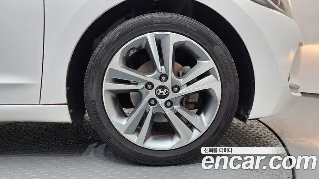 Hyundai AVANTE 2018 — фото 4