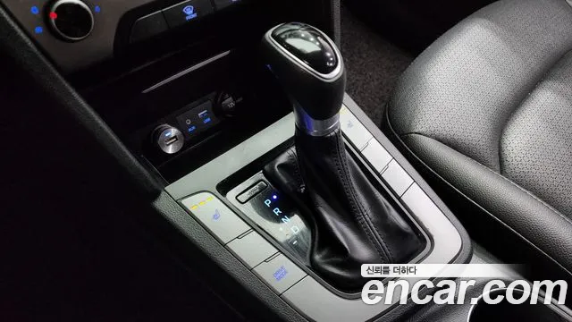 Hyundai AVANTE 2018 — фото 8