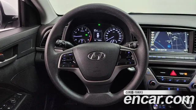 Hyundai AVANTE 2018 — фото 12