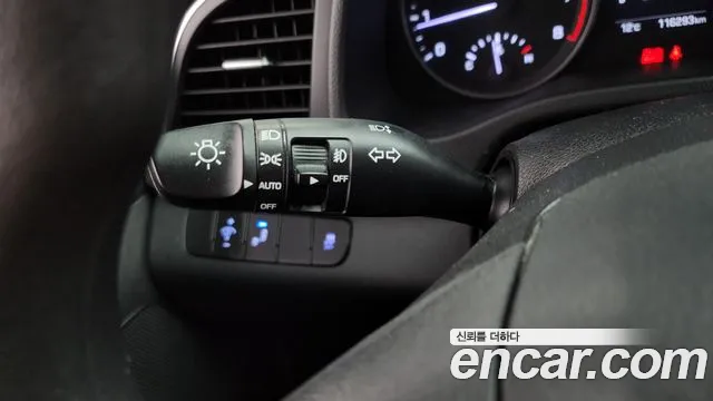 Hyundai AVANTE 2018 — фото 13