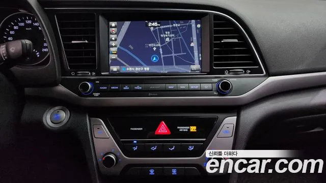 Hyundai AVANTE 2018 — фото 15