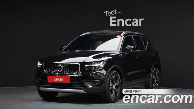 Volvo XC40 2021 — фото 1