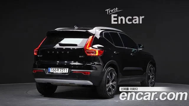 Volvo XC40 2021 — фото 2